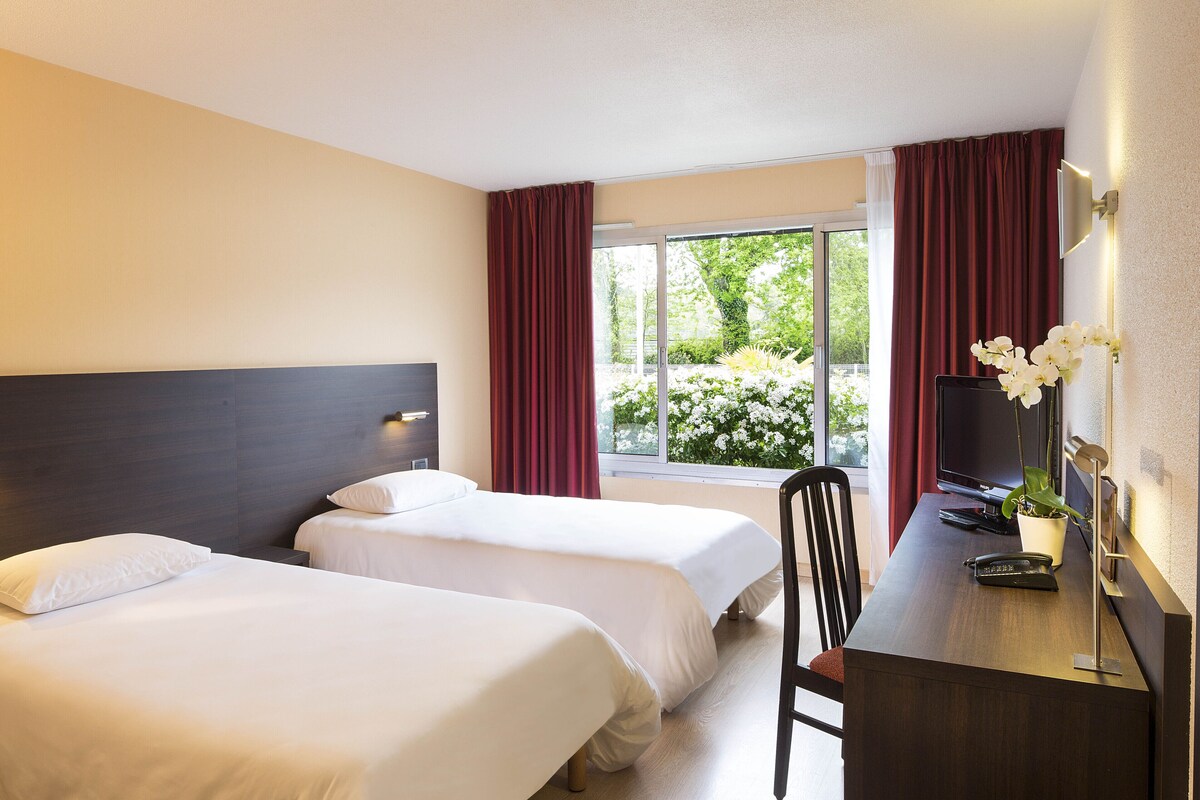 Premium bedding, in-room safe, desk, blackout curtains