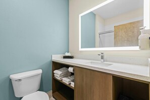 Gratis toiletartikelen, een haardroger, handdoeken