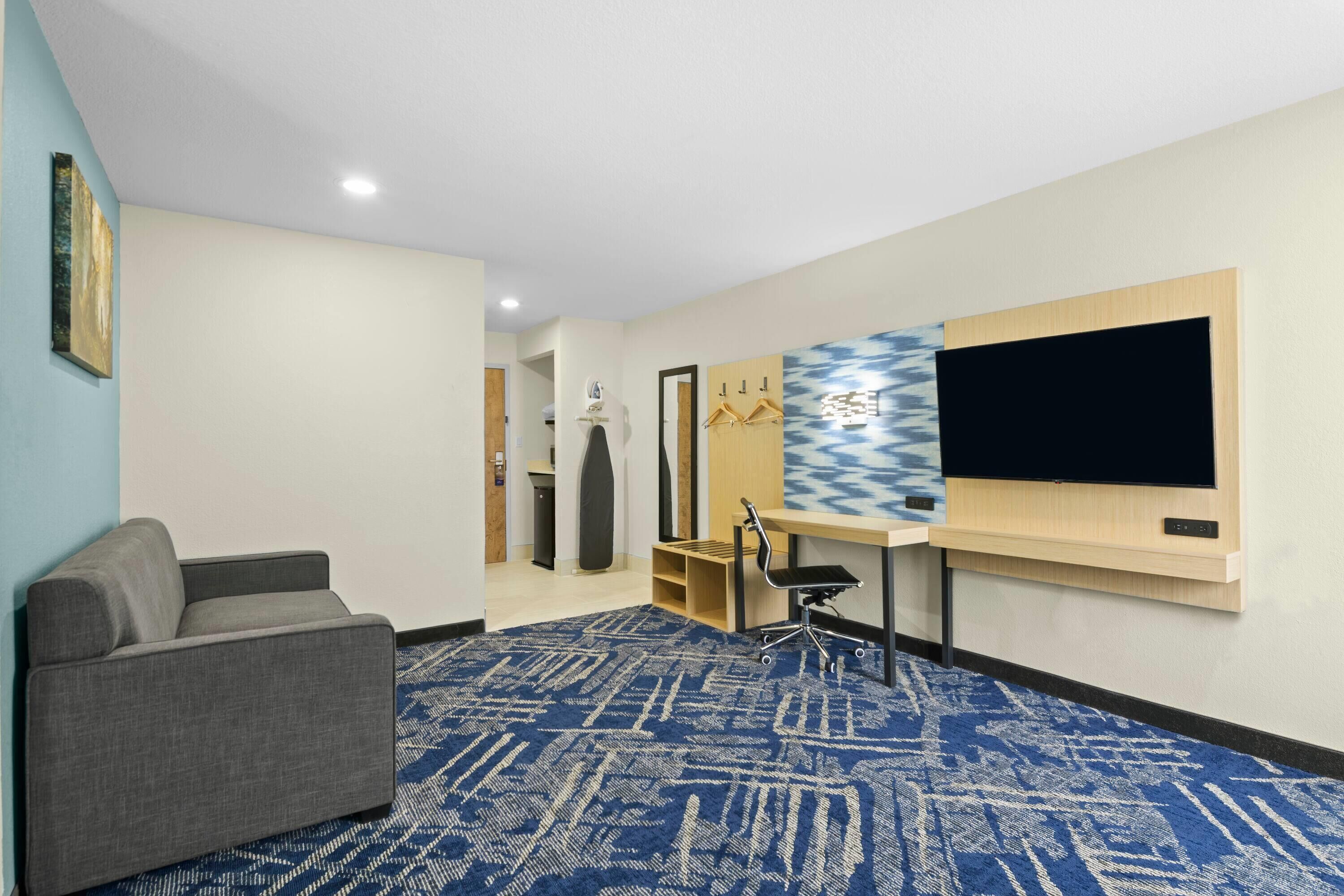 Suite, 1 King Bed, Non Smoking | Premium bedding, down comforters, desk, blackout drapes