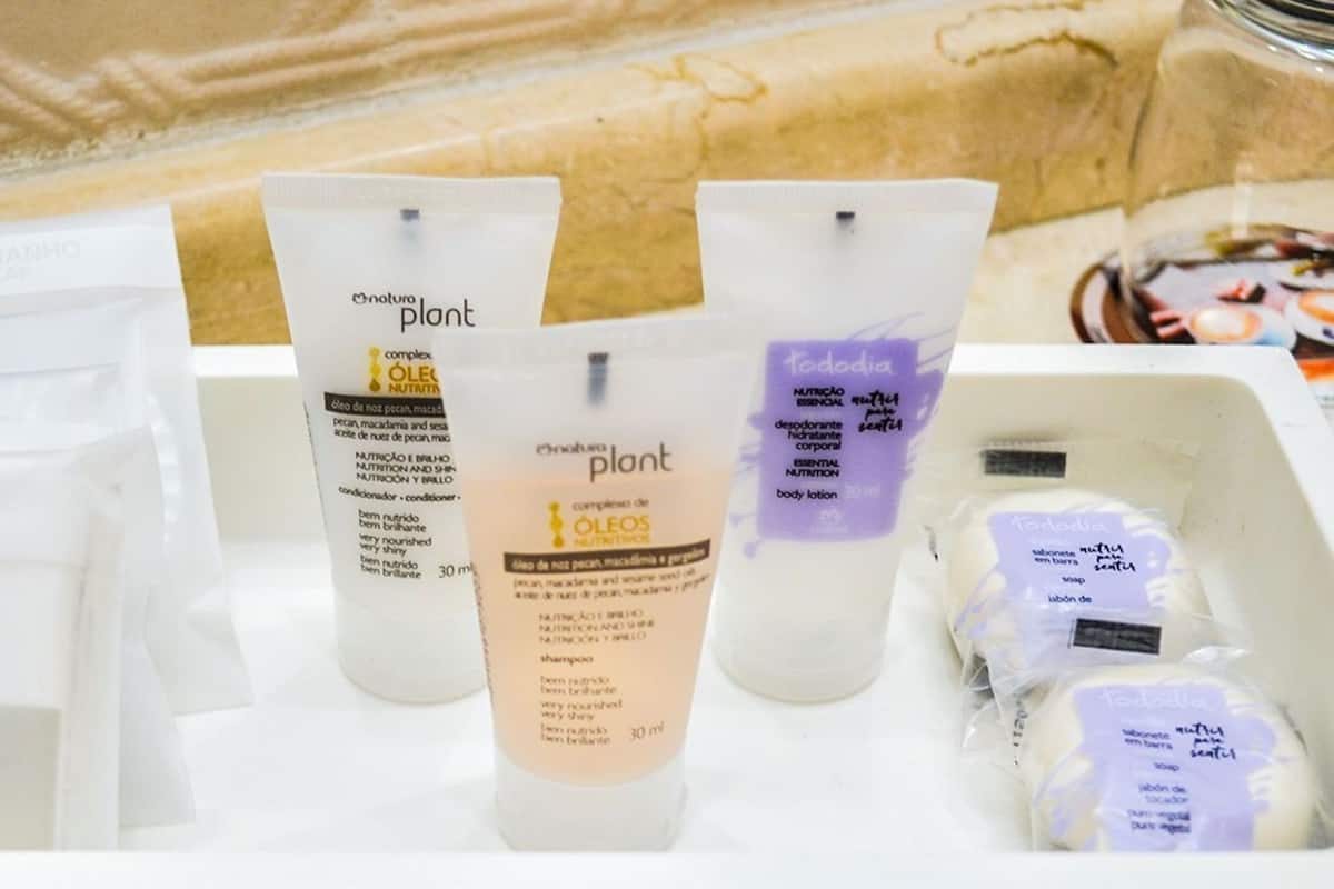 Bathroom amenities | Shower, rainfall showerhead, free toiletries, hair dryer