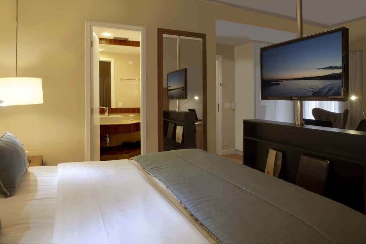 Hypo-allergenic bedding, minibar, in-room safe, individually decorated