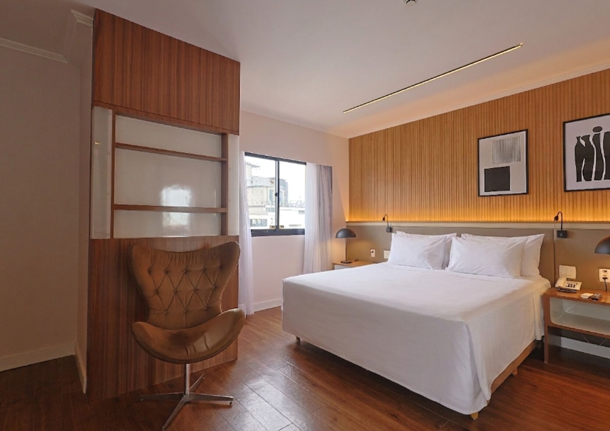 Business Room, 1 Queen Bed | Hypo-allergenic bedding, minibar, in-room safe, individually decorated
