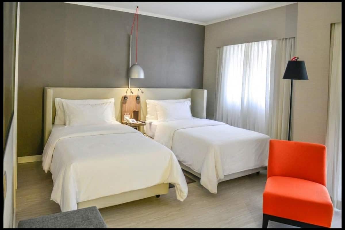 Deluxe Twin Room, 2 Twin Beds | Hypo-allergenic bedding, minibar, in-room safe, individually decorated