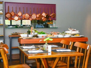 Der serveres morgenmad og frokost
