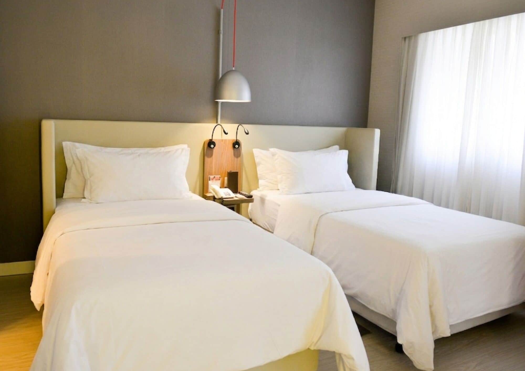 Ropa de cama hipoalergénica y minibar 