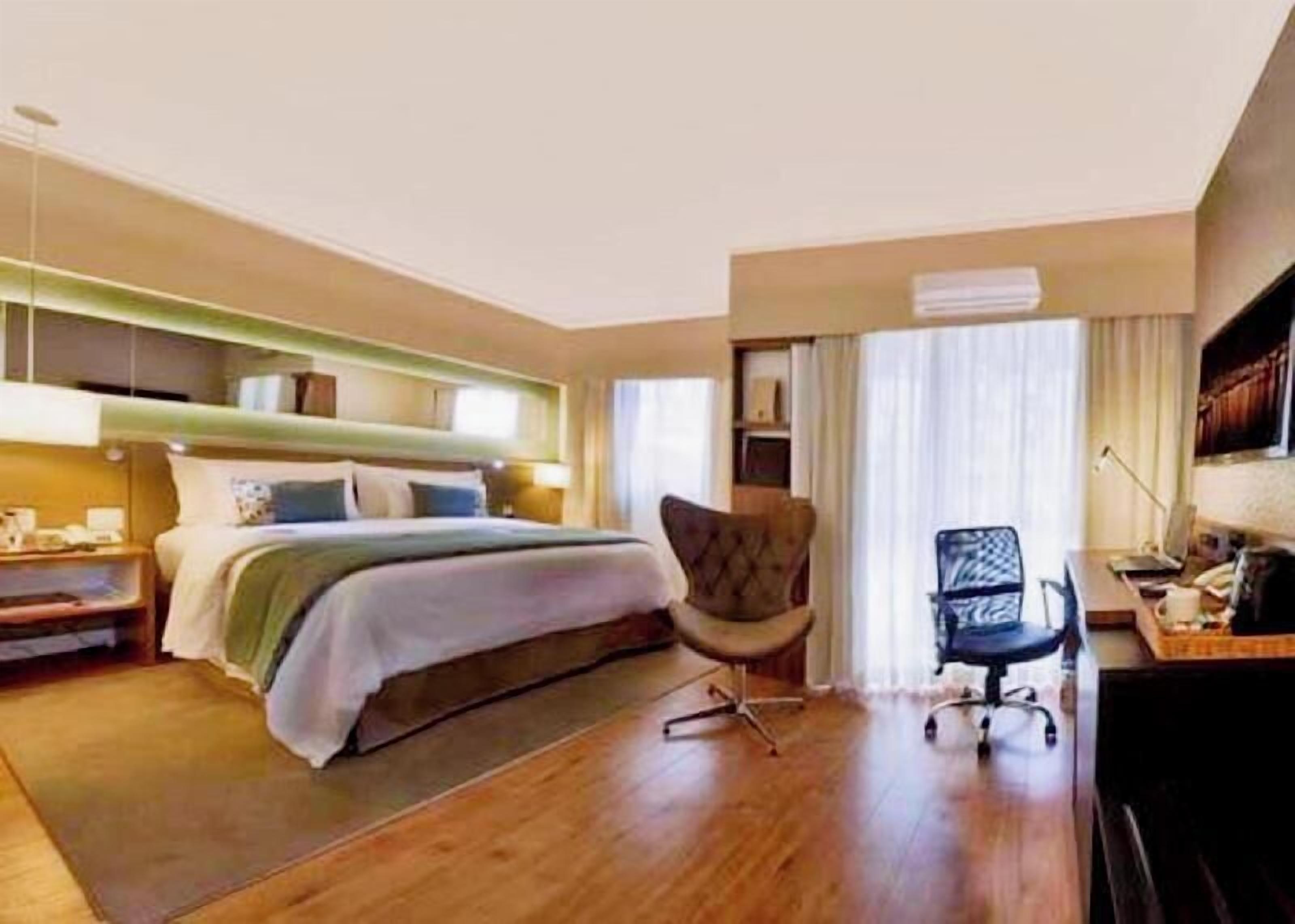 Hypo-allergenic bedding, minibar, in-room safe, individually decorated