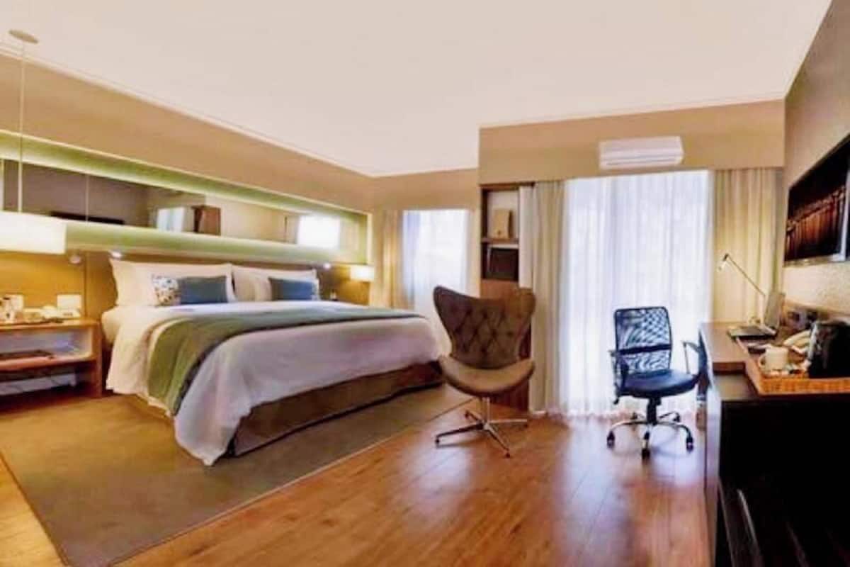 Hypo-allergenic bedding, minibar, in-room safe, individually decorated