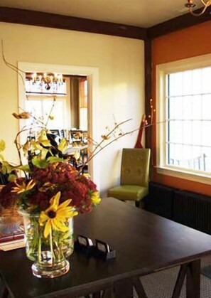 Interior - Colonial Motel (Brattleboro)