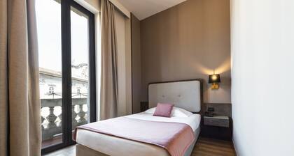 Mokinba Hotels King