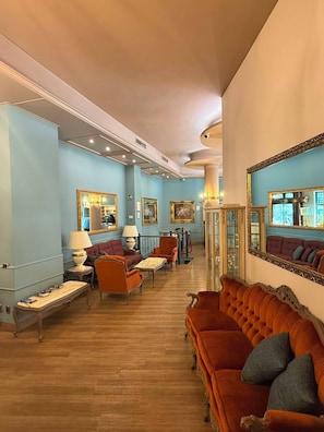 Lobby sitting area - Mokinba Hotels King (Milan)
