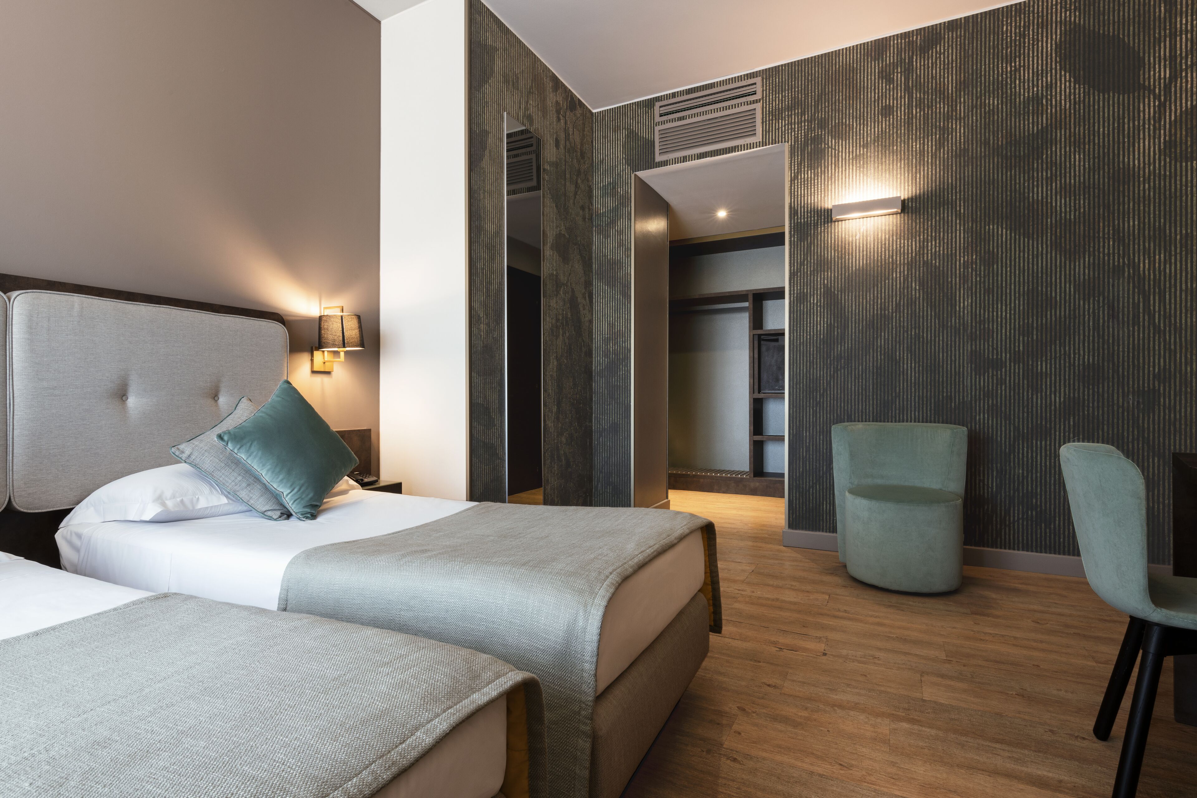 Couette en duvet d&#x27;oie, minibar, coffres-forts dans les chambres, bureau