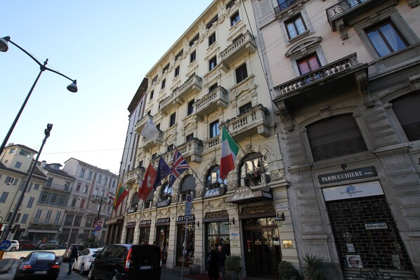 Front of property - Mokinba Hotels King (Milan)