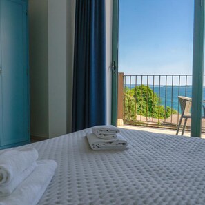 Minibar, in-room safe, desk, iron/ironing board - Riva del Sole (Moniga del Garda)