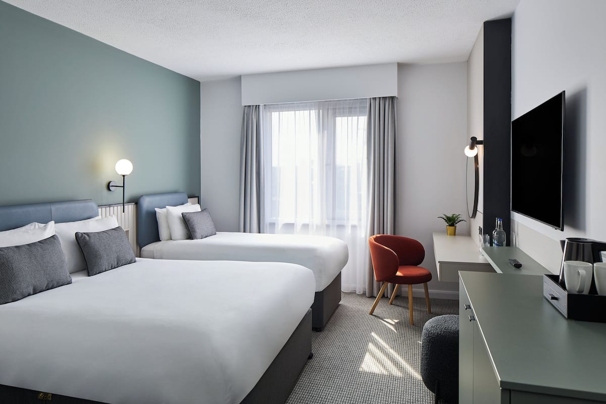 Chambre Standard avec lits jumeaux | Literie de qualité supérieure, coffres-forts dans les chambres, bureau