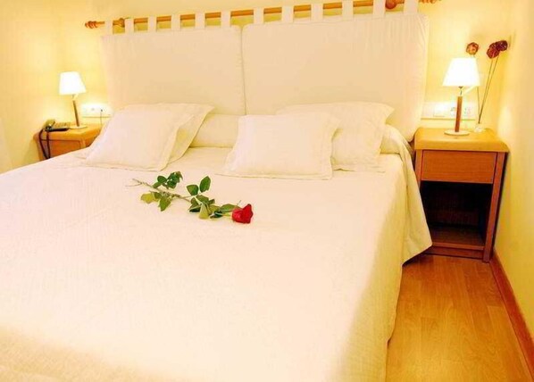 Minibar, in-room safe, desk, cribs/infant beds