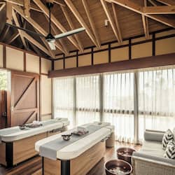 Couples treatment rooms, steam room, body treatments, aromatherapy