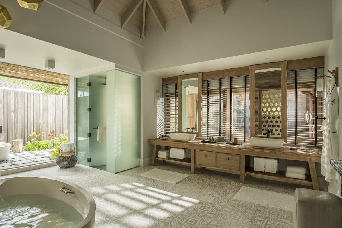 presidential villa, 3 bedrooms | bathroom | separate bathtub and shower, rainfall showerhead, designer toiletries