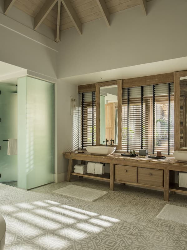 Presidential Villa, 3 Bedrooms | Bathroom | Separate tub and shower, rainfall showerhead, designer toiletries