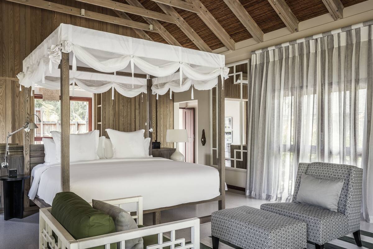 bungalow, 1 king bed (beach) | egyptian cotton sheets, premium bedding, pillow-top beds, minibar