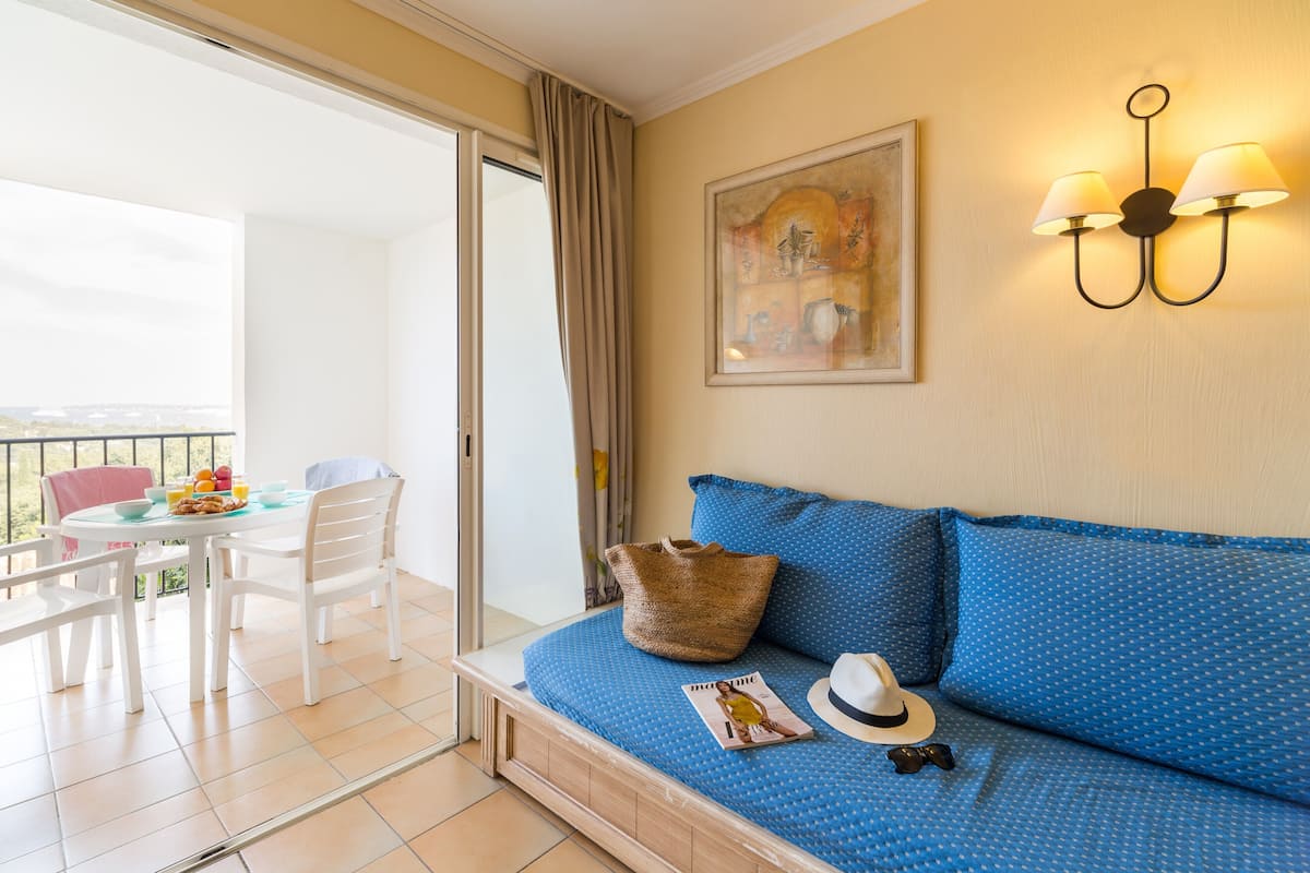 Studio 4 personnes - 1 coin nuit - Terrasse ou balcon - Climatisé | Living area