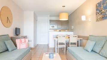 Apartment, 1 Schlafzimmer, Terrasse, Meerblick | Wohnbereich | Flachbildfernseher