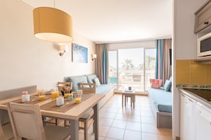 Studio 4 people - 1 sleeping alcove - Terrace or Balcony | Living room