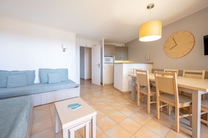 Apartment 6 people - 1 bedroom + 1 sleeping alcove - Terrace or Balcony - sea view - air conditioned | Private kitchen
