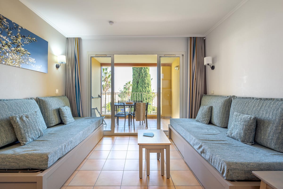 Apartment 4 people - 1 bedroom - Terrace or balcony | Living area | Flat-screen TV