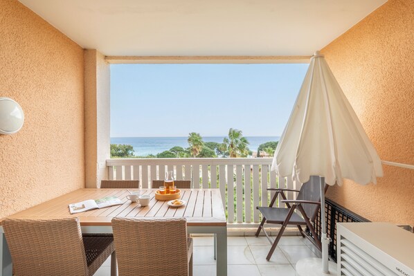 Huoneisto | Terassi/patio