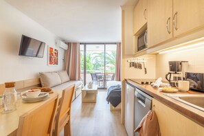 Apartment 4 people - 1 bedroom - Air conditionned - Terrace or balcony - Renovated | Living area