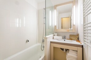 Apartment | Badezimmer | Haartrockner, Handtücher