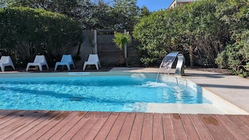 Sesongbasert utendørsbasseng