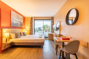 Studio - Accés piscine | Caja fuerte, sistema de insonorización, wifi gratis y ropa de cama