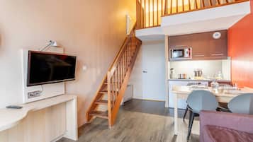 Studio Familial en Duplex - Accés piscine | Cofres nos quartos, quartos à prova de som, Wi-Fi de cortesia