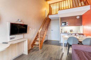 Studio Familial en Duplex - Accés piscine | ตู้นิรภัยในห้องพัก, ห้องเก็บเสียง, Wi-Fi ฟรี, ผ้าปูที่นอน