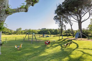 Área de juegos infantiles al aire libre
