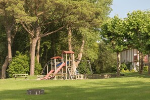 Children’s play area – outdoor