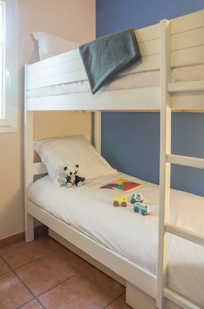 In-room safe, blackout curtains, iron/ironing board, cots/infant beds - Résidence Lacanau les Pins (Lacanau)