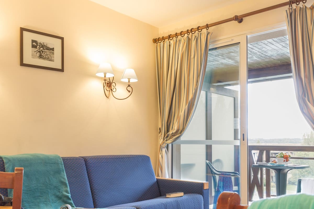 LÀgenhet för fyra, ett sovrum | BarnsÀngar, gratis wi-fi och sÀngklÀder