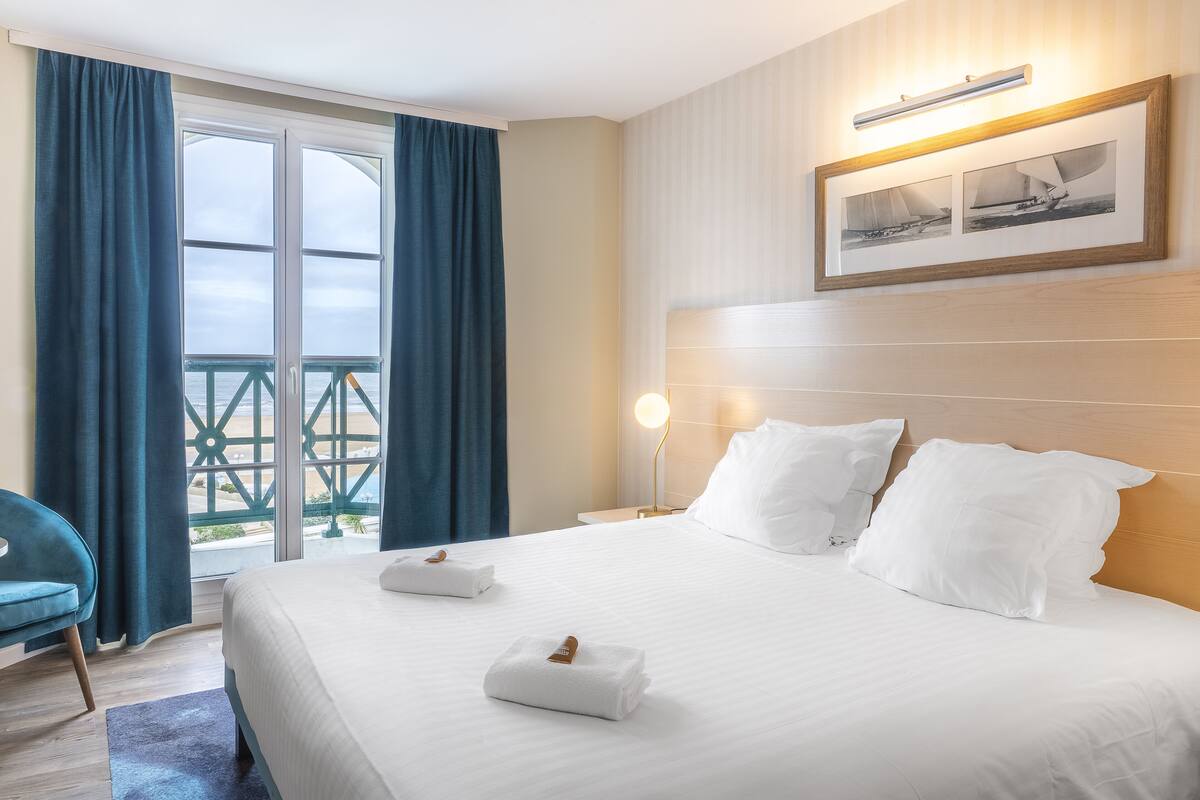 1 soverom, minibar, safe på rommet og blendingsgardiner