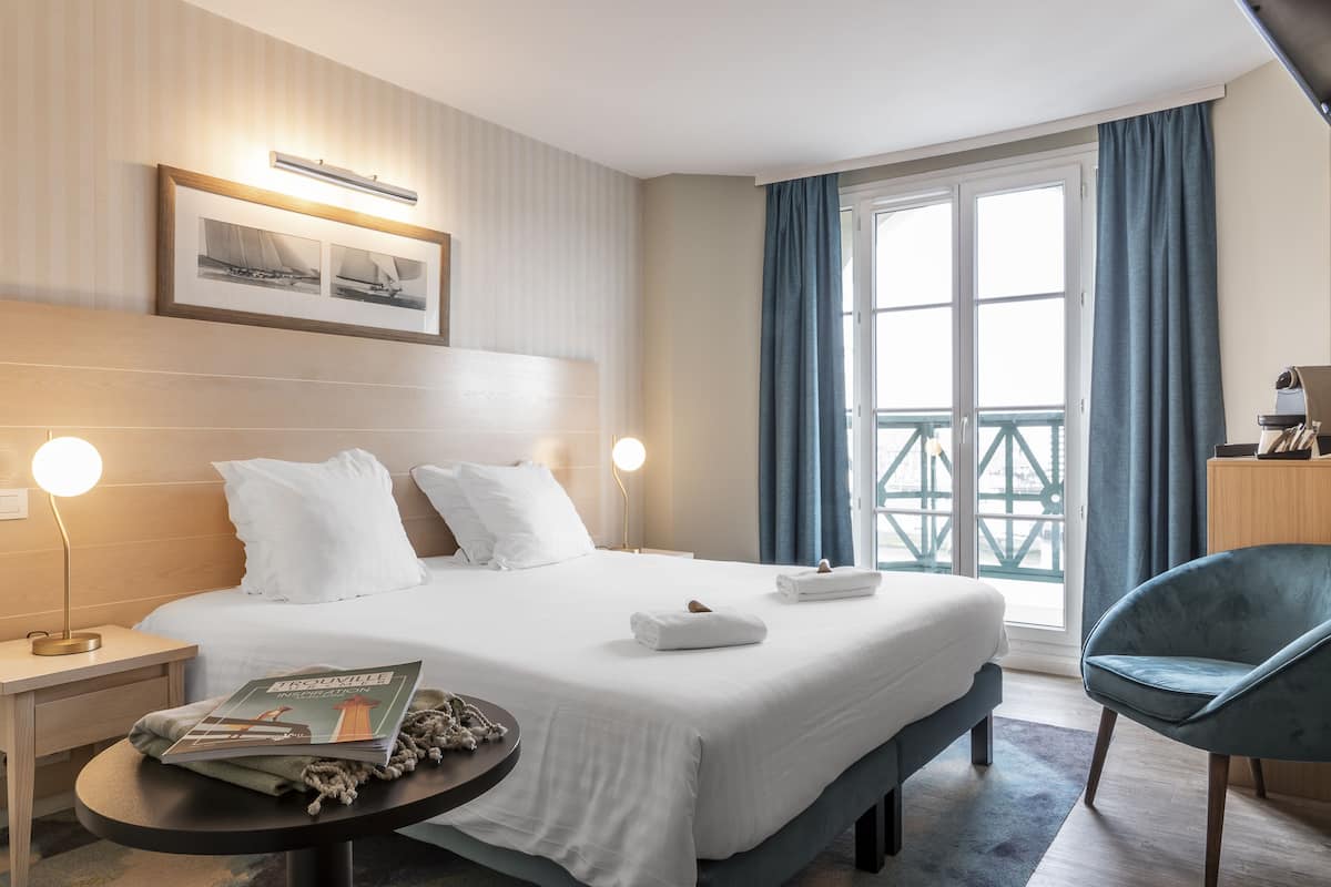 1 soverom, minibar, safe på rommet og blendingsgardiner