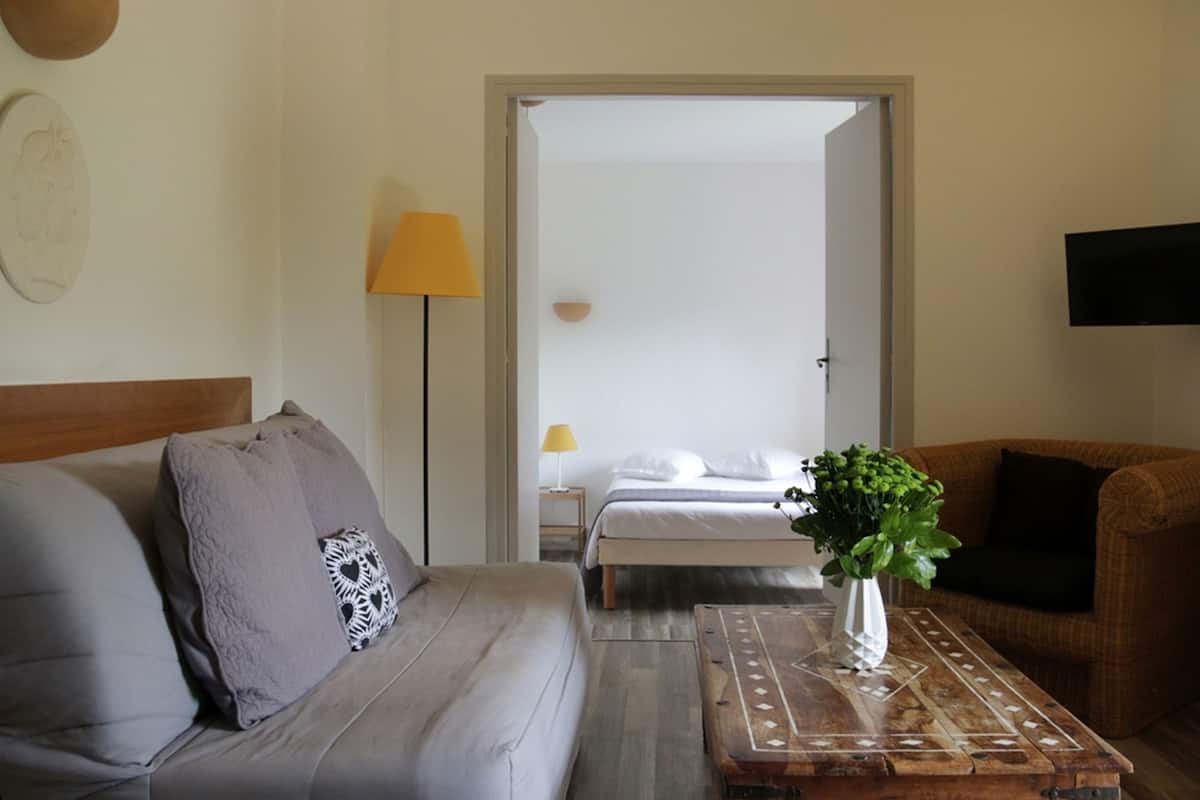 Apartment, 1 Bedroom, Terrace | Ruang tamu | 24 inci televisyen skrin rata dengan digital, TV