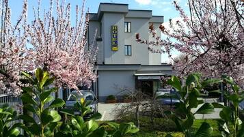 Majoituspaikan julkisivu