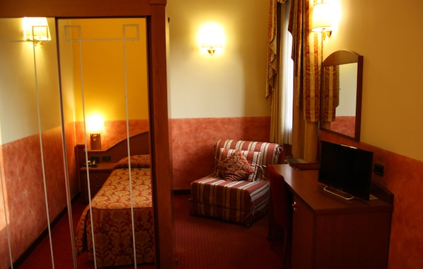 Superior Room, 1 Queen Bed, Jetted Tub