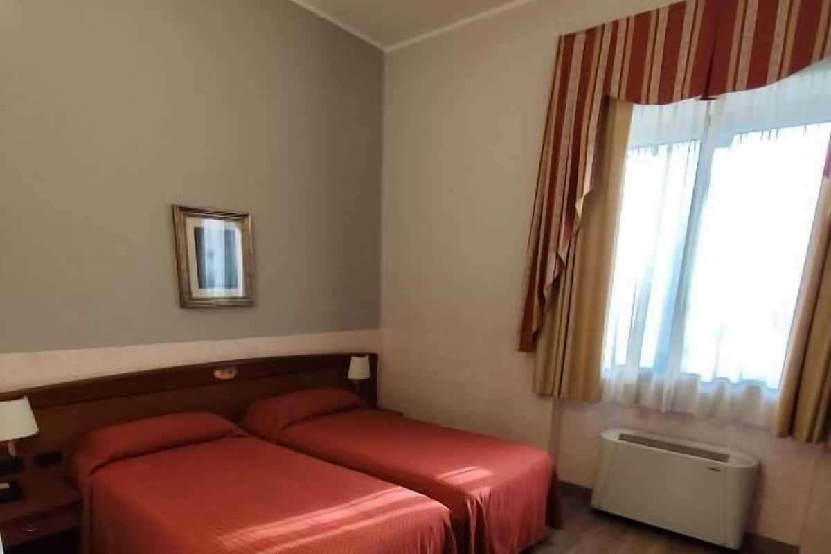 Standard Double or Twin Room | Minibar, in-room safe, individually furnished, desk