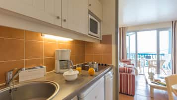 Apartemen Standar, 1 kamar tidur (4 pers) | Dapur pribadi | Lemari es, mesin pembuat kopi/teh, dan kursi makan untuk bayi