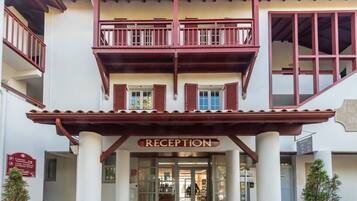 Bagian depan properti