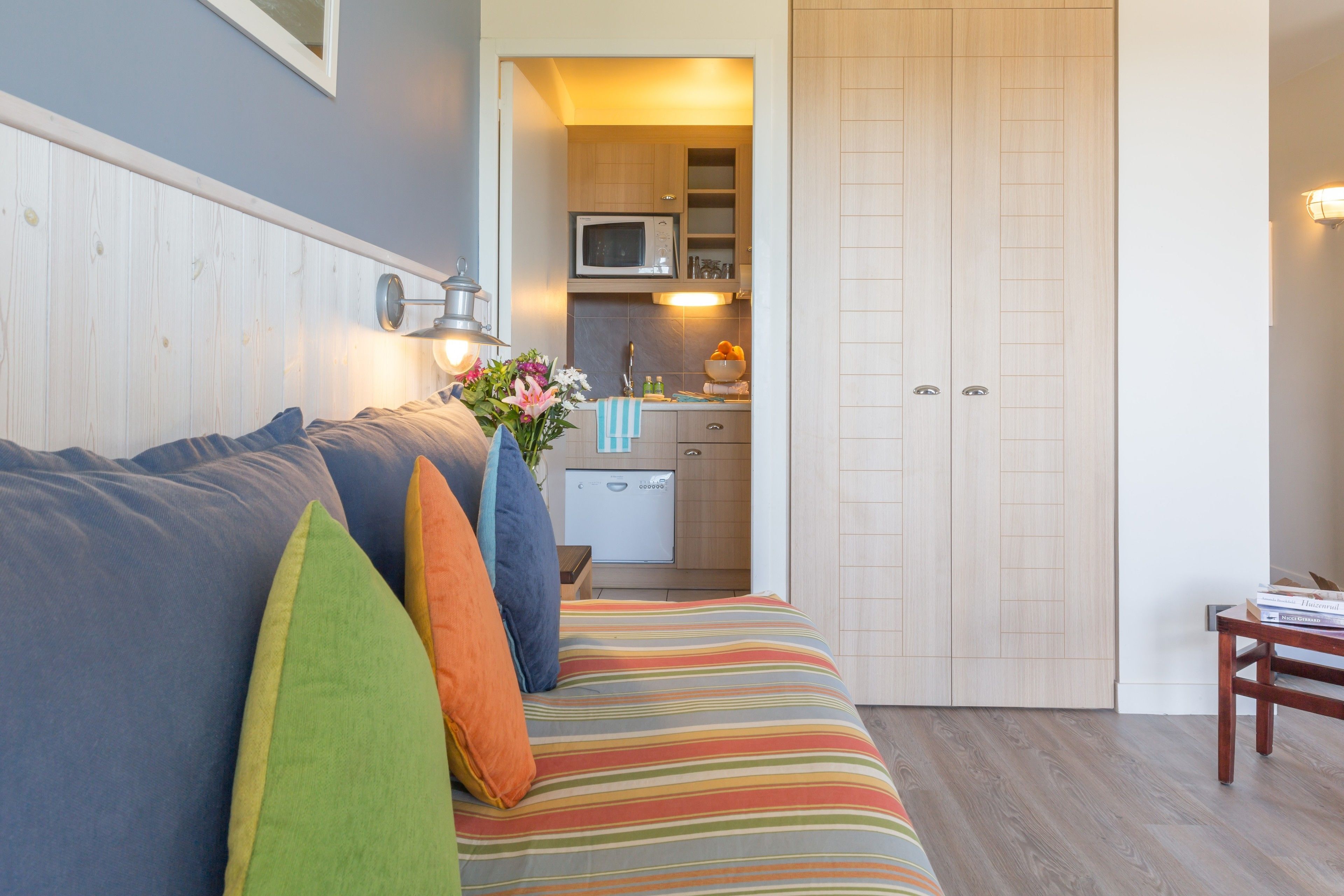 Apartment 4 people - 1 bedroom - Terrace or balcony - Sea view | Living room | TV