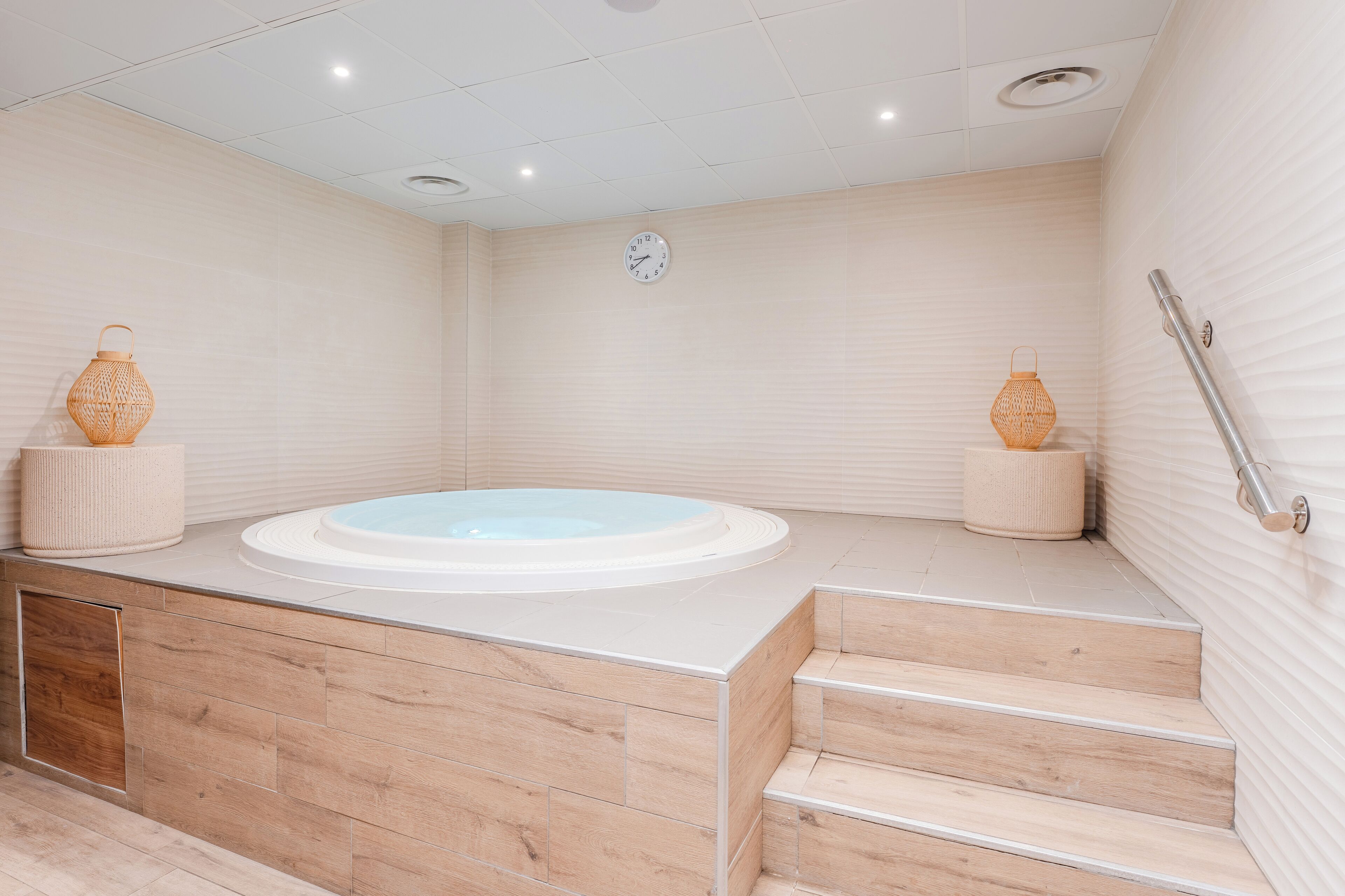 Tẩy tế bào chết, dịch vụ massage 