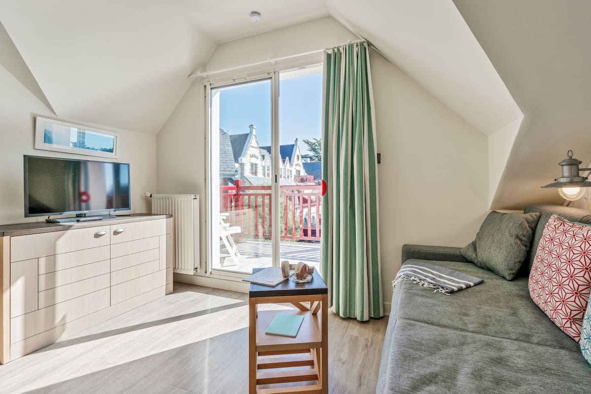 Apartment 4 people - 1 bedroom - Terrace or balcony | Living area | TV